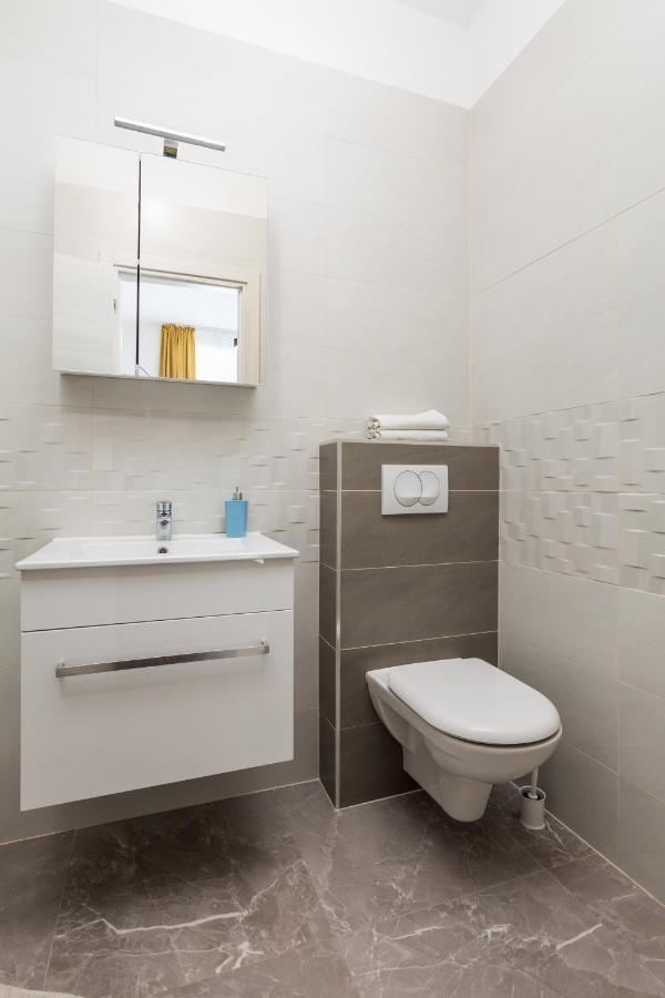 Studio Apartments Fran'S ริเยกา ภายนอก รูปภาพ
